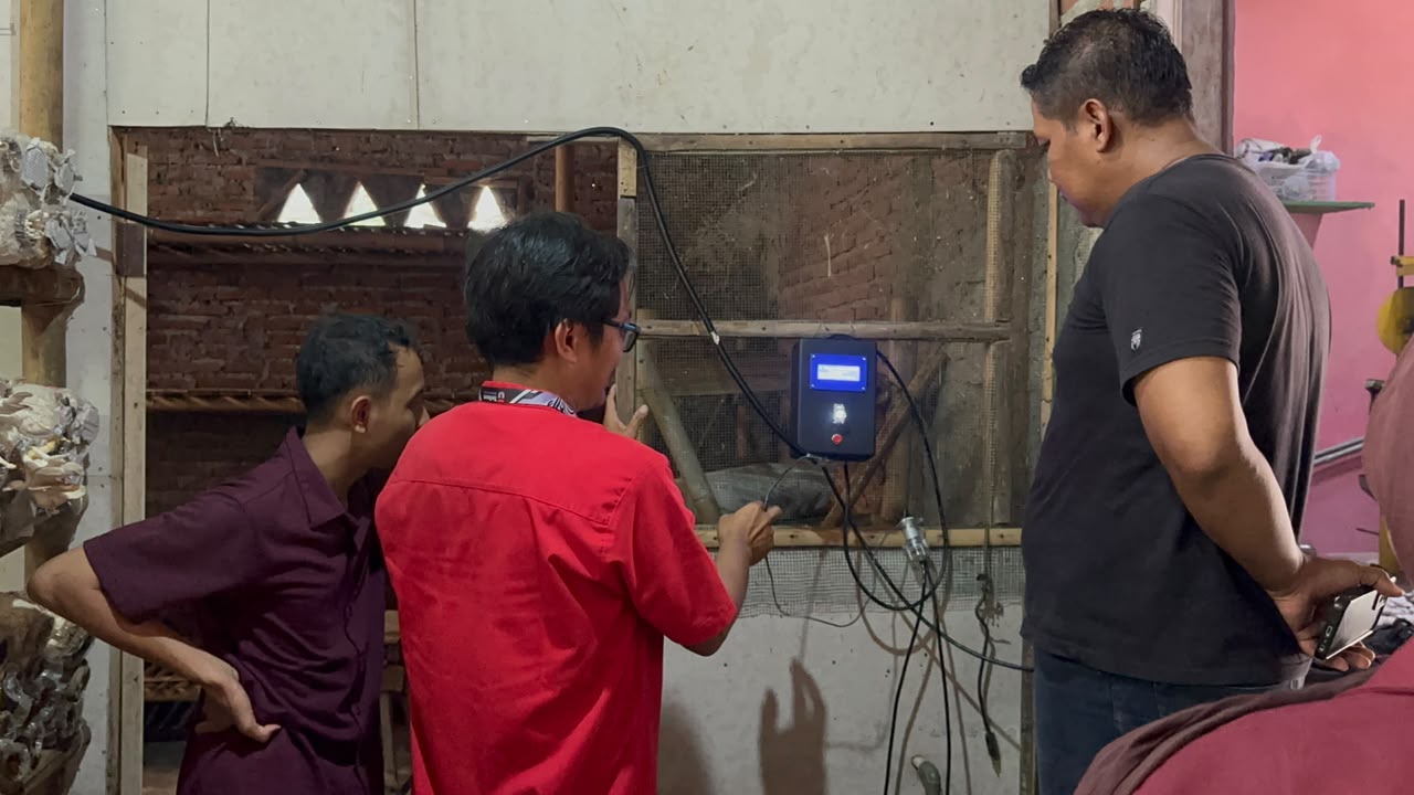 Implementasi Sistem  Internet  Of  Things  Untuk Pengendalian Suhu Dan Kelembapan Kumbung Dalam Meningkatkan Produktivitas Budidaya Jamur Tiram Pada Kelompok Berkah Abadi